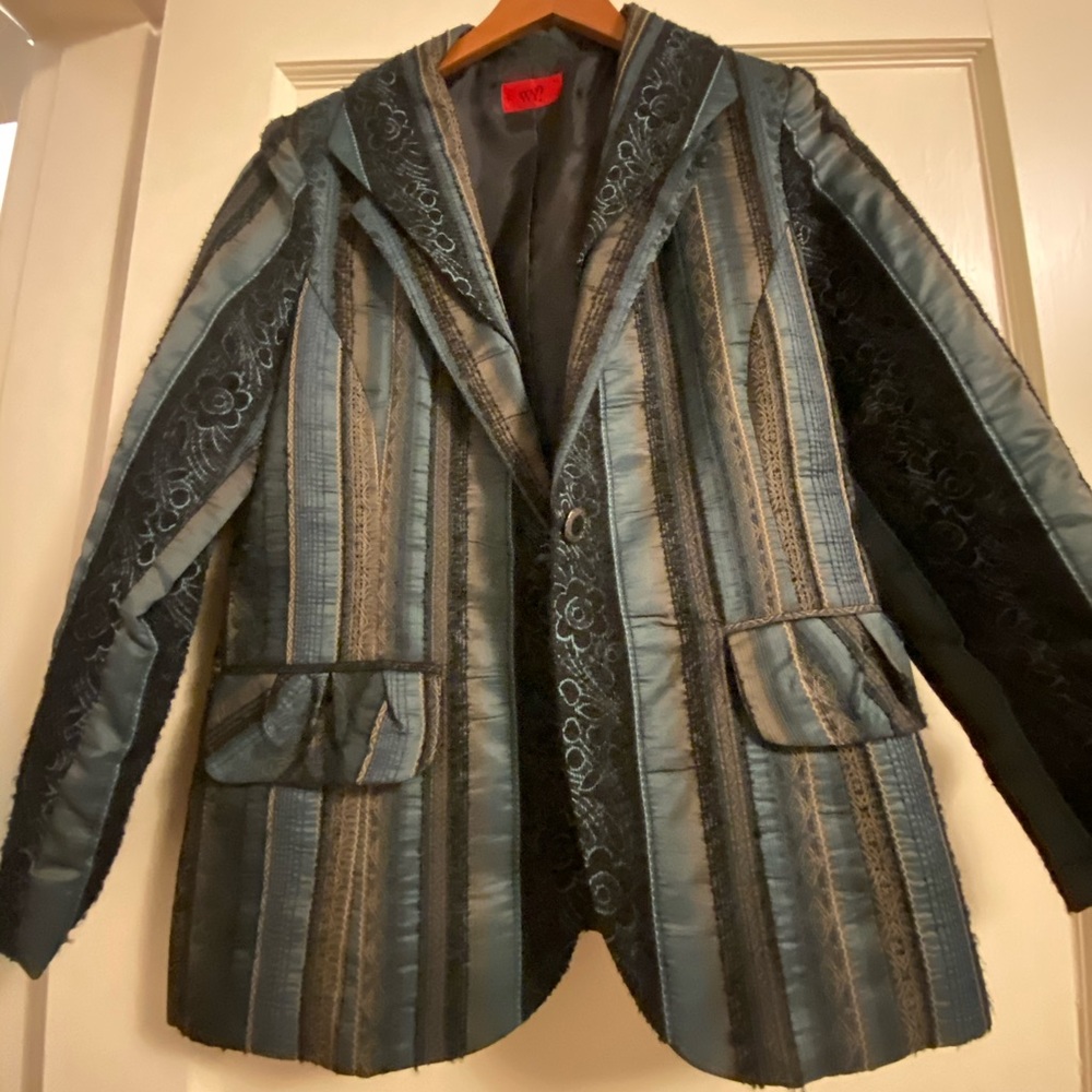 WY? Blazer textured pattern